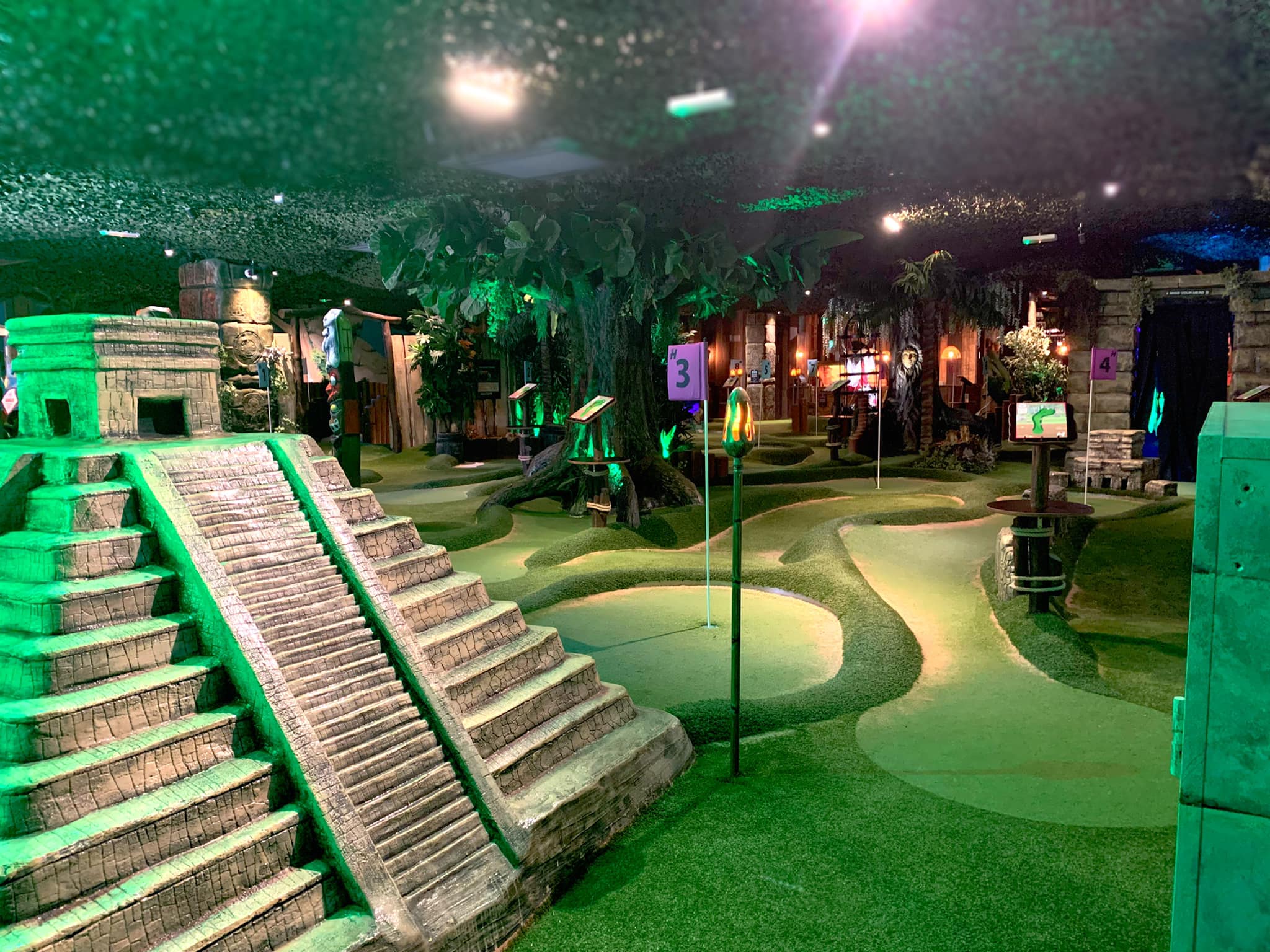 Hackers 16 hole indoor crazy golf course in Essex